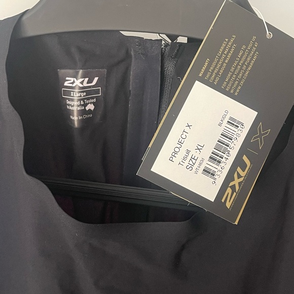 2XU Black Sleeveless Triathlon Suit with Gold Accents - Picture 2 of 3
